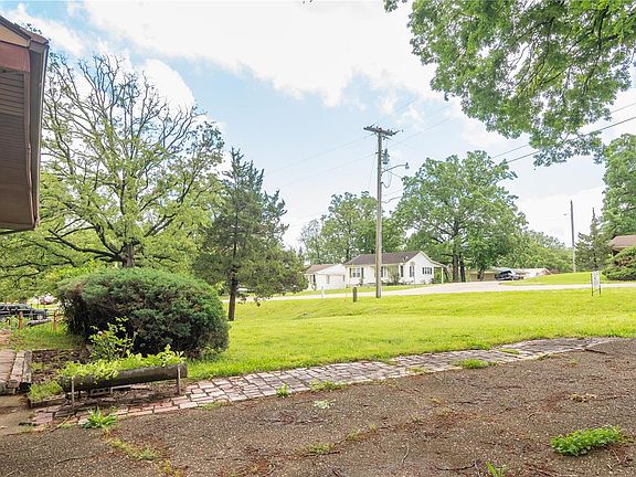 4th image of 825 Kendall Dr