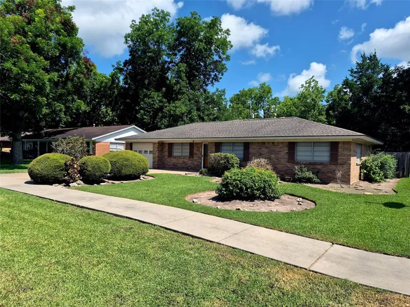 613 Southside Dr, Angleton, TX 77515