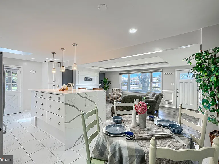 520 White Oak Dr — Photo 4