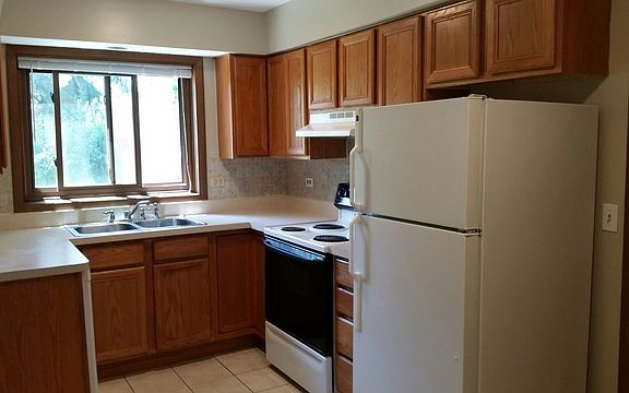 3rd image of 912 Harlem Ave APT 1E