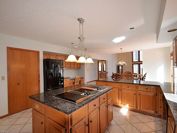 5th image of 3220 Oakwood Ln