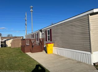 7113 Mapleview Cir E, Brown City, MI 48416