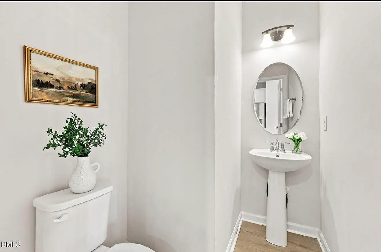 3 bed, 3.5 bath, 2217 sqft, $2,600 — Photo 2