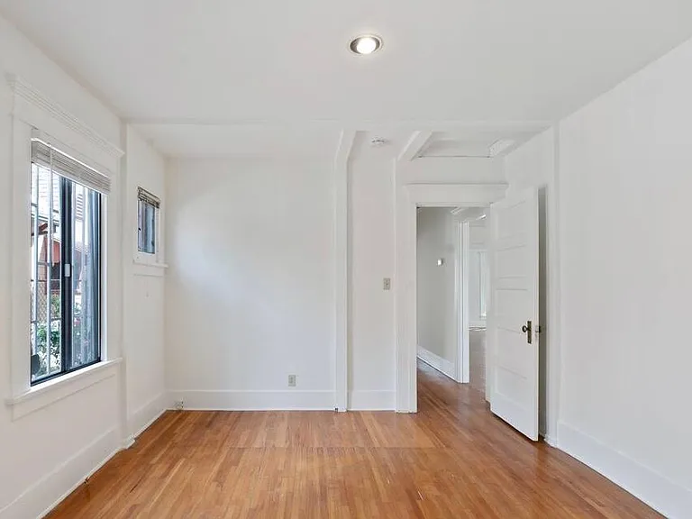 417 N Windsor Blvd — Photo 4