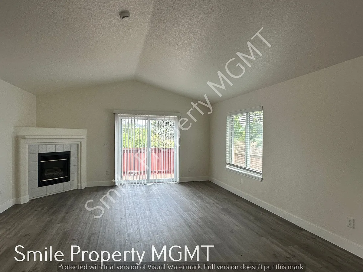Building Photo - 14098 SE Summerfield Loop