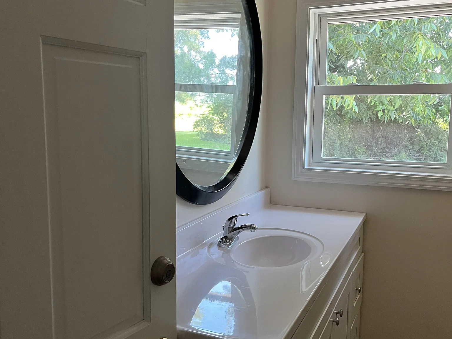 2 bed, 1100 sqft, $1,600 — Photo 2