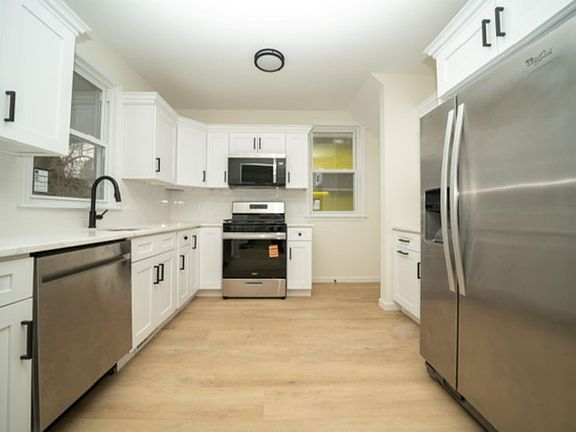 4th image of 115 Ryon Ave