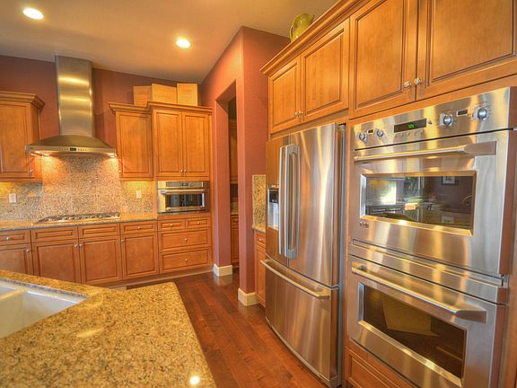 3rd image of 3220 Black Oak Dr