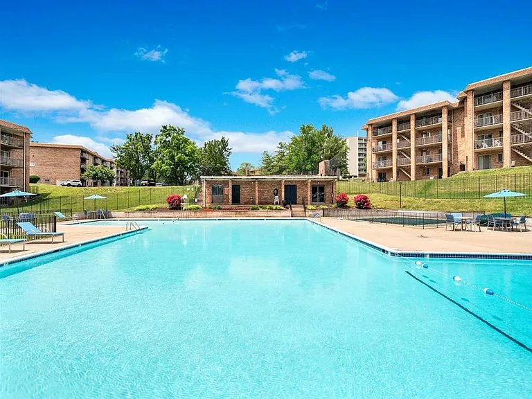 Montgomery White Oak Apartments — Photo 11