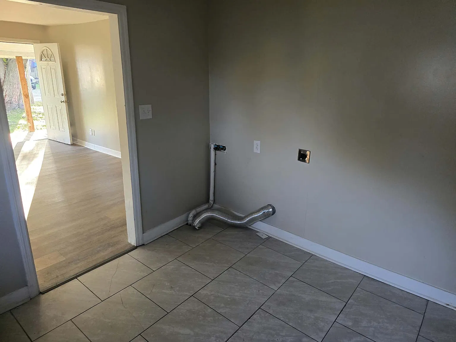 2 bed, 720 sqft, $875 — Photo 3