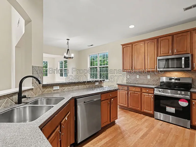 13502 Delstone Dr — Photo 15