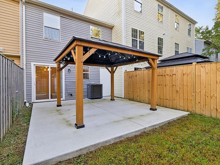 4206 Drake Ct — Photo 16