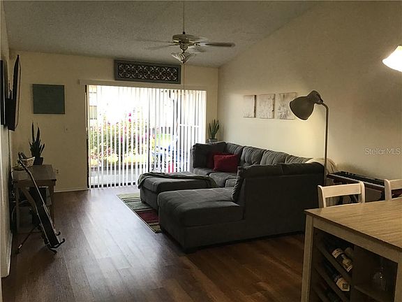 2nd image of 820 Park Villa Cir