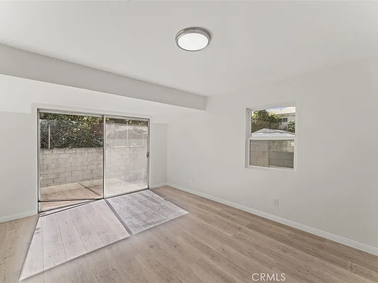 14722 Strathern St — Photo 29