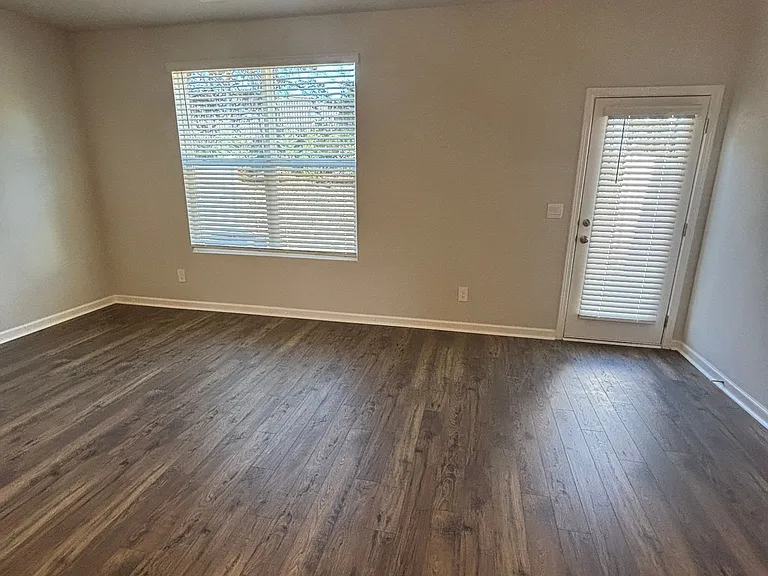4253 Feetham Dr — Photo 3