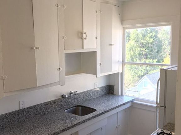 4th image of 415 Spring St #427