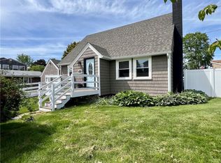 25 Oriole Ave, Cranston, RI 02920