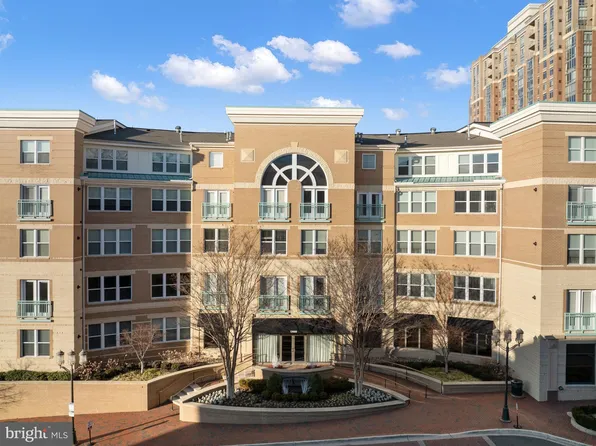12000 Market St APT 373, Reston, VA 20190