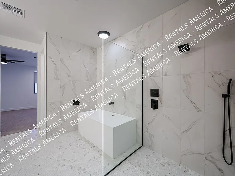 2418 E Amelia Ave — Photo 45