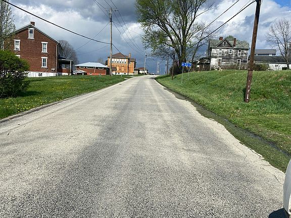 4th image of 46 Memorial Dr