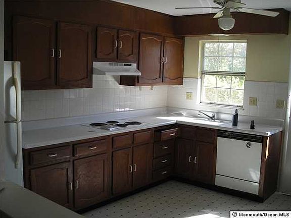 3rd image of 22 Edinburgh Lane #C