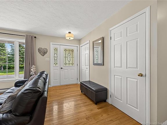 3rd image of 545 Centrale St