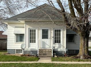 110 E Elm St, Sigourney, IA 52591