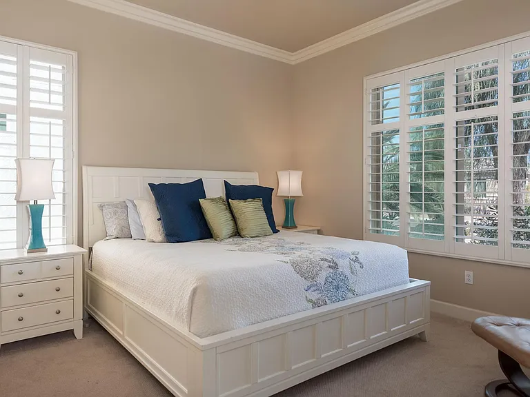 En suite guest bedroom.