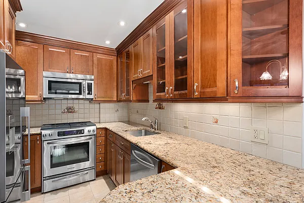 Sold by Sotheby's International Realty | media 6