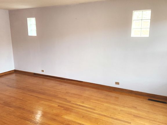 5th image of 5745 W Montrose Ave