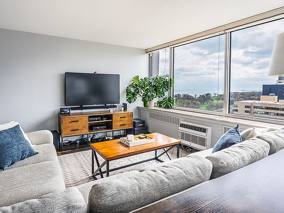 3rd image of 4250 N Marine Dr APT 1508