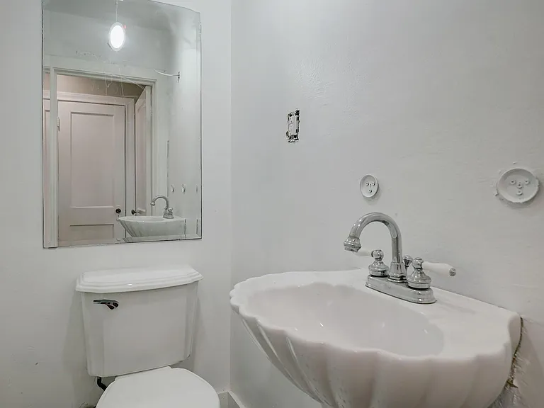 827 Le Green St — Photo 10