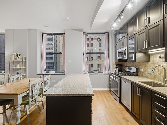 4th image of 208 W Washington St APT 910