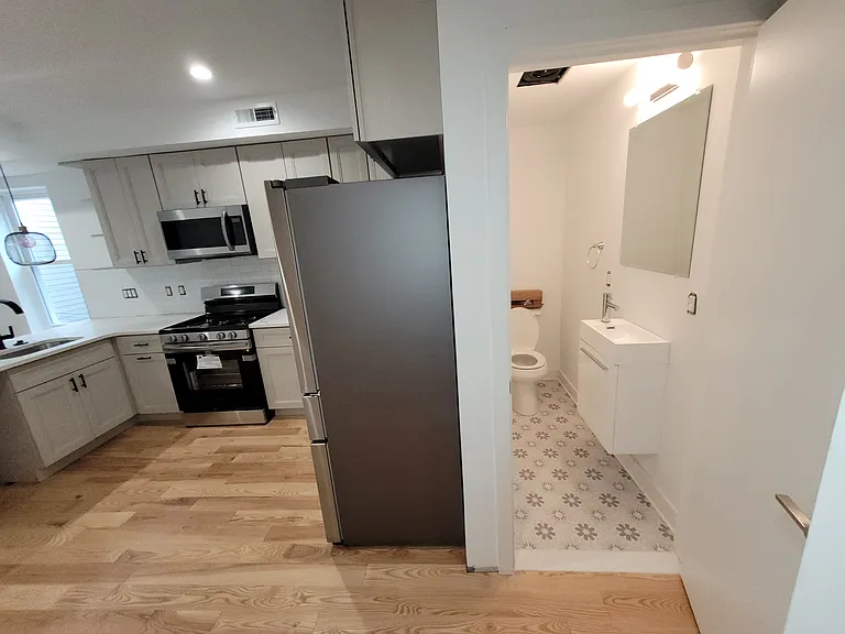 223 E Girard Ave #1R — Photo 11
