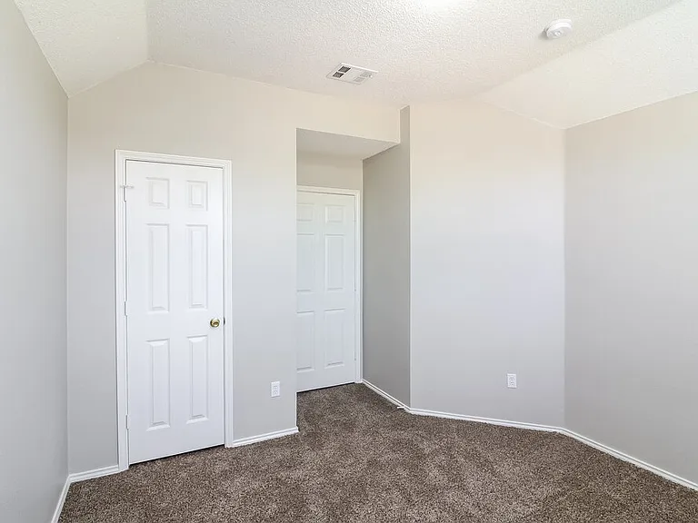 816 Parker Dr — Photo 11