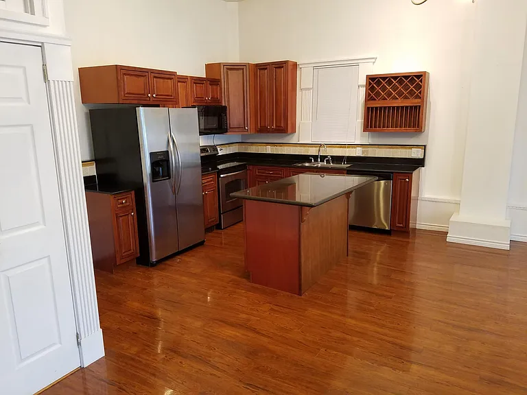21 Ash St #4 — Photo 2