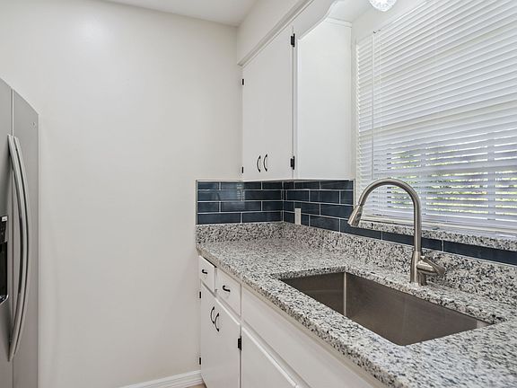 4th image of 791 Lake Ave #6