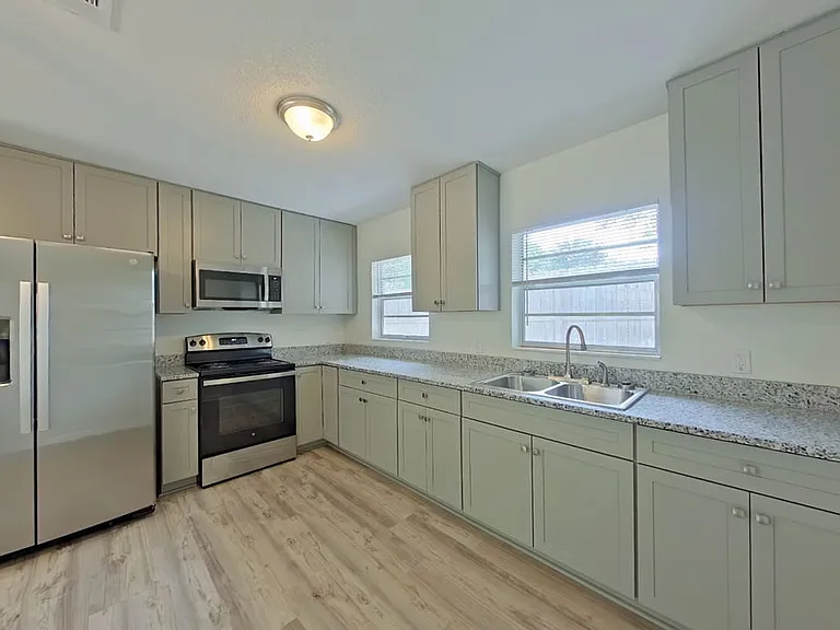 235 Beulah St #16 — Photo 7