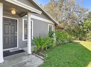 10121 Lake Oak Cir, Tampa, FL 33624