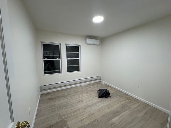 2nd image of 1818 W 5th St #1