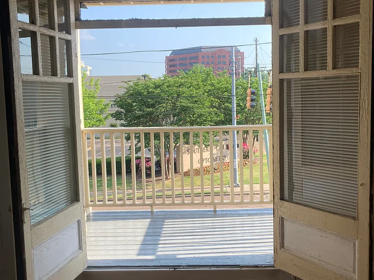 Colonial Apartments — Photo 32