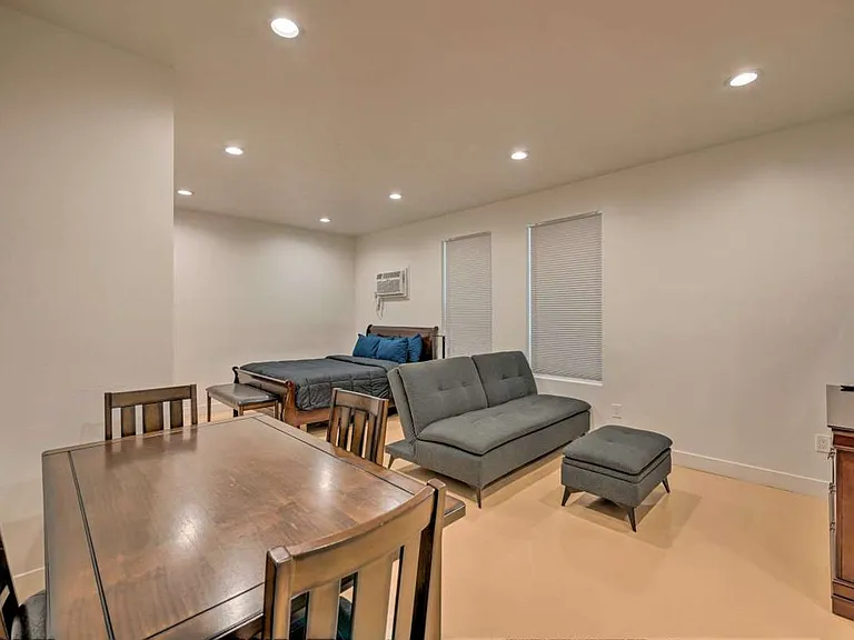 2324 S Green St #U3 — Photo 8