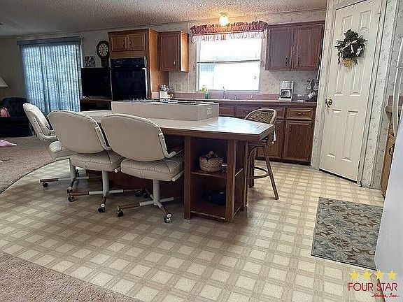 3rd image of 1038 W Lakeview Dr