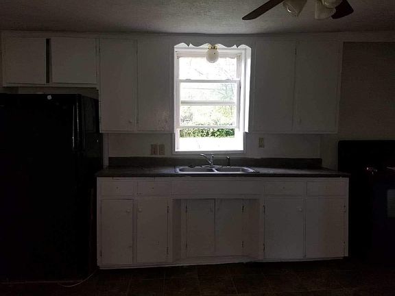 Rena Cook Lombard listing kitchen IMG_17