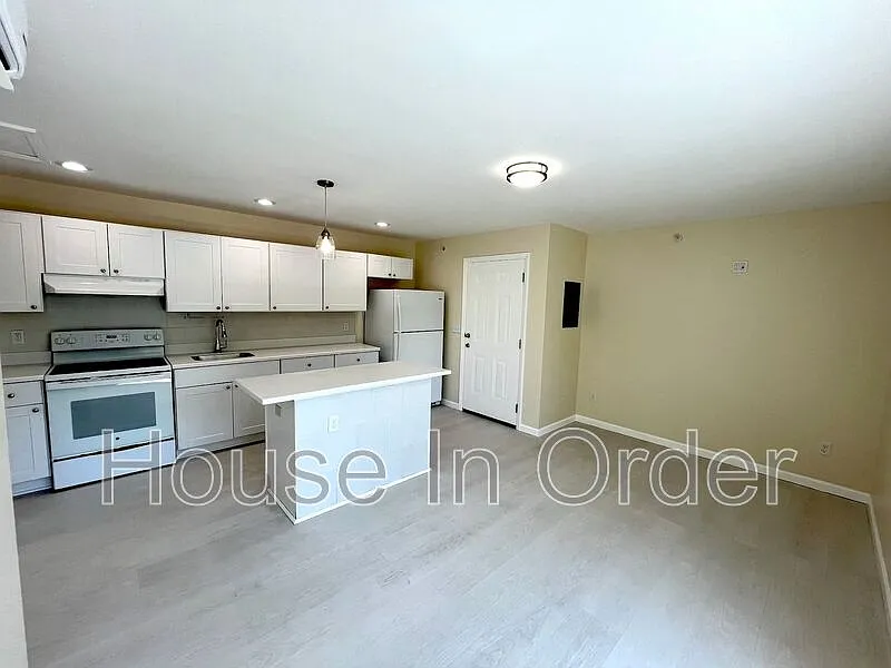 1 bed, 1.0 bath, $1,295 — Photo 4