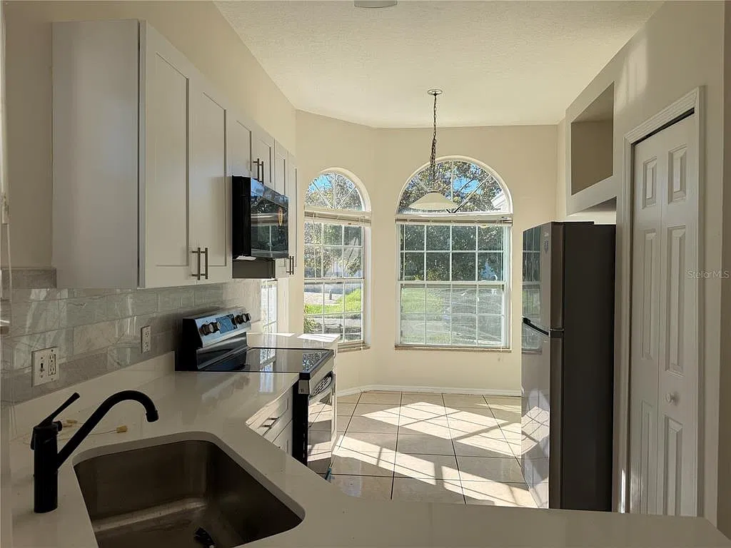 3 bed, 2.0 bath, 1356 sqft, $2,350 — Photo 4