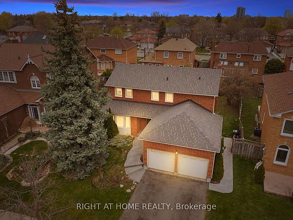3rd image of 72 Brydon Cres