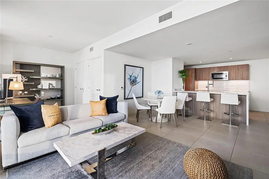 1 bed, 1.0 bath, 841 sqft, $5,500 — Photo 4