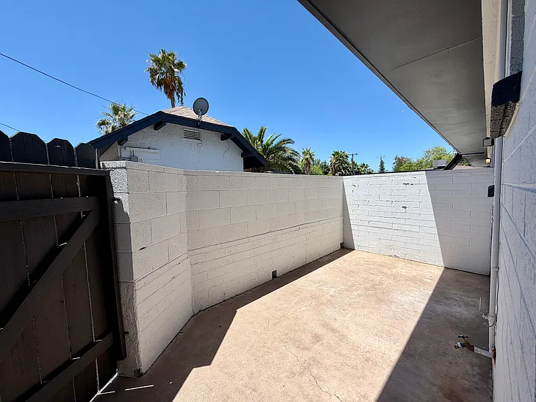 901 E Claremont St #5 — Photo 15