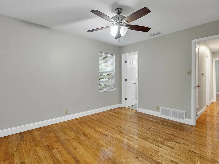 406 N Bonham Dr — Photo 23